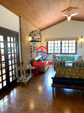 Imagem Ótima casa para aluguel de temporada em condomínio fechado a 100 metros da praia do Lázaro!!