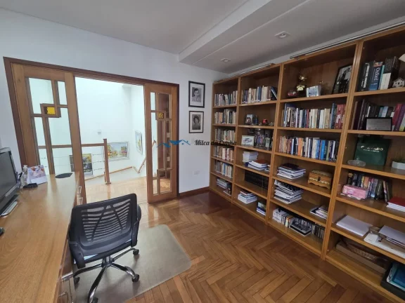 Imagem Linda Casa à Venda, com 4 dormitórios, 2 suítes, com 249m² com jardim, com 4 vagas, Vila Gilda, Santo André