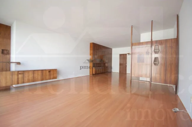 Imagem Apartamento com amplo living, 3 dormitorios sendo uma suite, apartamento com piso em tacos nos dormi...