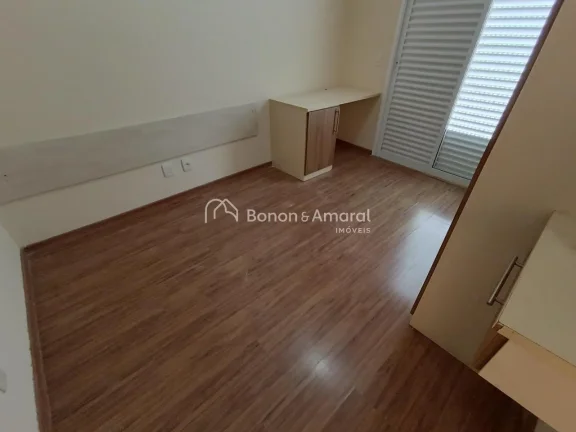 Imagem O imóvel conta com três dormitórios, sendo uma suíte, ampla sala para dois ambientes e garagem p...