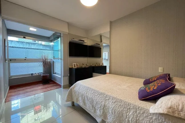 Imagem Localizado no vibrante bairro da Savassi, este apartamento oferece uma experiência de vida urbana s...
