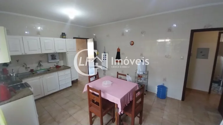 Imagem Casa à venda em Campo Grande-MS, 3 quartos, 1 suíte, 4 vagas de garagem na Vila Taquarussu - Imperdível!
