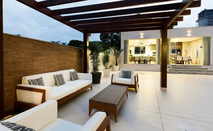 Imagem Apartamento mobiliado com 3 dormitórios sendo 3 suítes e 3 vagas de garagem em Balneário Camboriú/SC