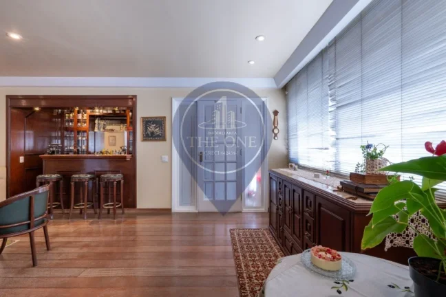 Imagem Apartamento de Luxo em Pinheiros: 4 Quartos, 2 Suítes, 5 Banheiros, 2 Vagas de Garagem, 224m² - São Paulo-SP.