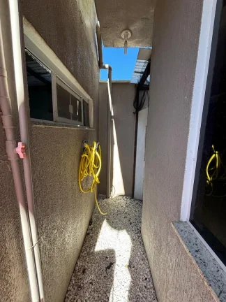 Imagem Adriano Carpes Imóveis vende, uma linda casa em alvenaria mais edícula , com 2 dormitórios sendo 1 suíte, no centro de Penha, com uma ótima localização.