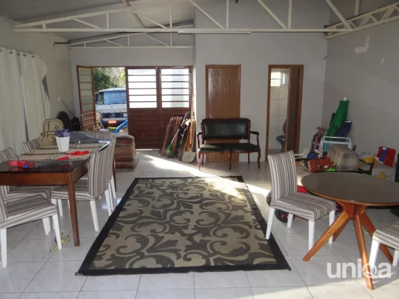 Imagem Casa de 03 dormitórios com terreno amplo,