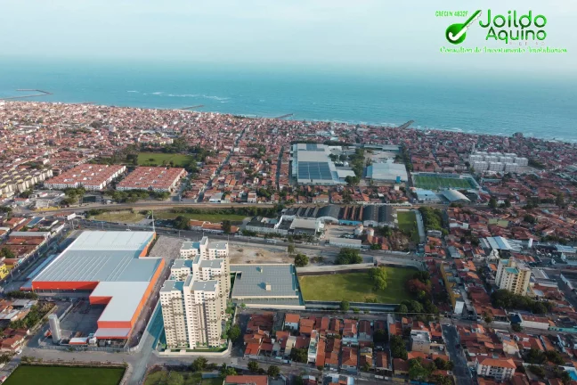 Um condomínio de alto padrão com apartamentos de 2 e 3 quartos, todos com..