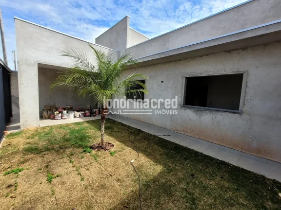 Imagem Casa nova na Zona Leste de Londrina com 98m² de área útil, 3 dormitórios (1 suíte), banheiro social, sala integrada, cozinha e 2 vagas de garagem.