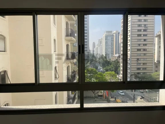Imagem Apartamento de alto padrão no coração de São Paulo: 3 quartos, 3 suítes, 3 salas, 5 banheiros, 3 vagas, 187 m² no Jardim Paulista.