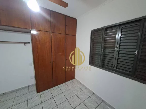 Imagem Casa para locação com dormitórios na zona leste.