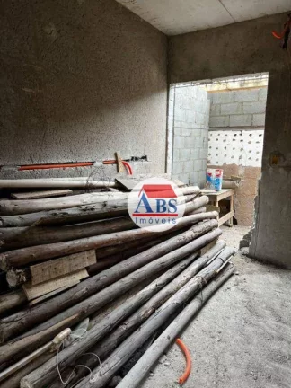 Imagem Casa Sobreposta Alta com Sacada