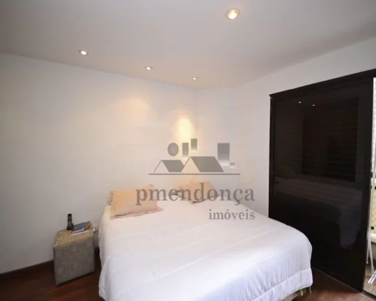 Imagem Lindo apartamento totalmente reformado, com living para 2 ambientes, 3 suítes repletas de armários...