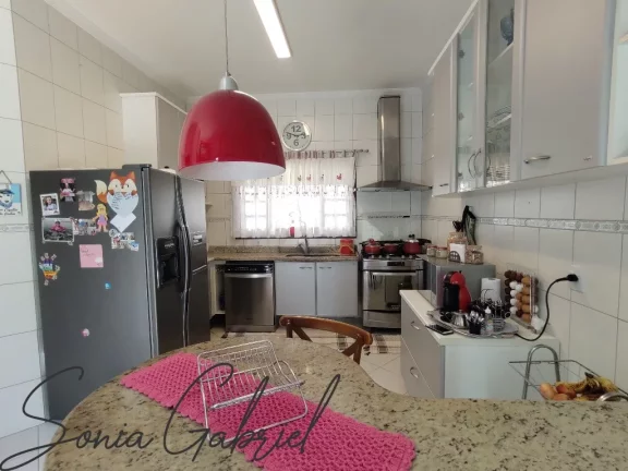 Imagem Impecável Casa em Condomínio à Venda em Vinhedo-SP - 3 Quartos, 1 Suíte, 2 Salas, 3 Banheiros, 4 Vagas, 212,10 m². Imagem Impecável Casa em Condomínio à Venda em Vinhedo-SP - 3 Quartos, 1 Suíte, 2 Salas, 3 Banheiros, 4 Vagas, 212,10 m².