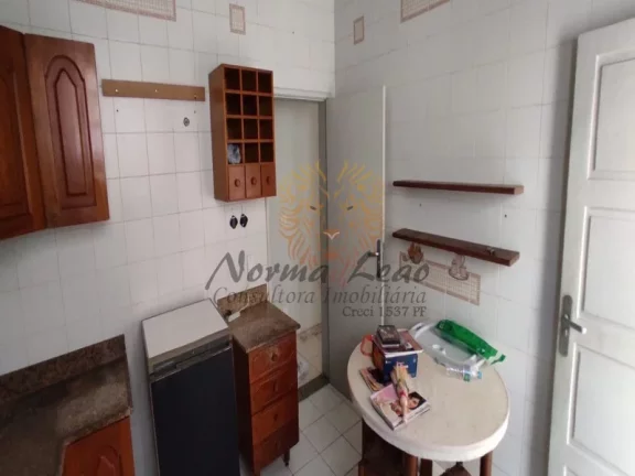 Imagem Casa à Venda na Atalaia: 4 Quartos, 3 Suítes, 2 Salas, 6 Banheiros, 3 Vagas de Garagem. Próximo a Orla da Atalaia.