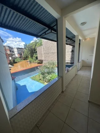 Imagem Casa linear no primeiro pavimento composta de 3 quartos sendo uma suíte reformada piso em porcelanato em excelente localização no centro de Alegre ES.