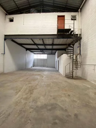 Imagem Galpão à venda, 715 m² por R$ 2.800.000,00 - Vila Sacadura Cabral - Santo André/SP