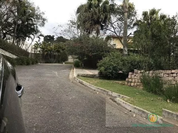 Imagem Linda Casa de 4 dormitórios, 2 suítes, 4 vagas, piscina em condomínio