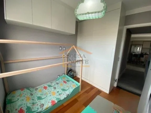 Imagem Apartamento com 82 m² de área útil, 3 dormitórios sendo 1 suíte, piso de madeira nos dormitóri...