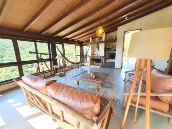 Imagem Casa à venda em Garopaba-SC, Praia da Silveira: 4 quartos, 2 salas, 2 banheiros, 3 vagas, 200m². Imperdível!