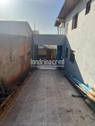 Imagem Casa ampla de 2 pisos, pronta para morar e escriturada! 4 quartos, 3 banheiros, área com vista para Londrina e dependência para reformas. Garagem inclusa!