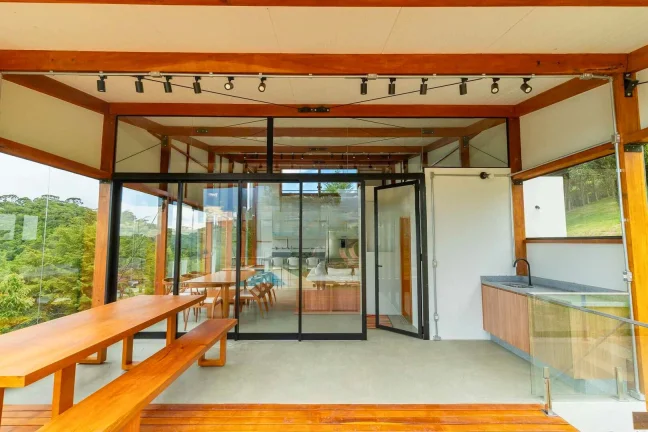 Imagem Exclusividade: Design Moderno com Vista para a Pedra do Baú