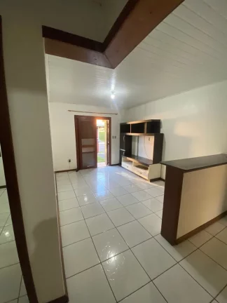 Imagem Oportunidade casa 2 quartos muito bem localizada e com espaço de pátio em Novo Hamburgo