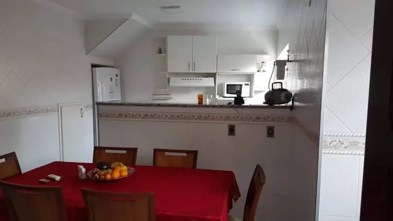 Imagem CASA COM 3 QUARTOS, SUITE, LOJA, SAUNA. NOVA FRIBURGO.