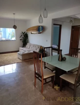 Imagem Casa ampla em 360m²: 2 pavimentos, 3 quartos, suíte, churrasqueira e fogão a lenha.