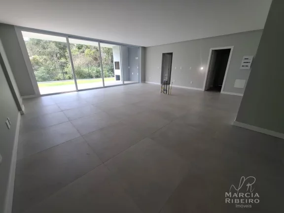 Imagem Casa Alto Padrão! Então você já sonhou em morar lá! Florianópolis ganhou este mágico lugar, o espetacular condomínio fechado. Venha morar no campo do lado da cidade!