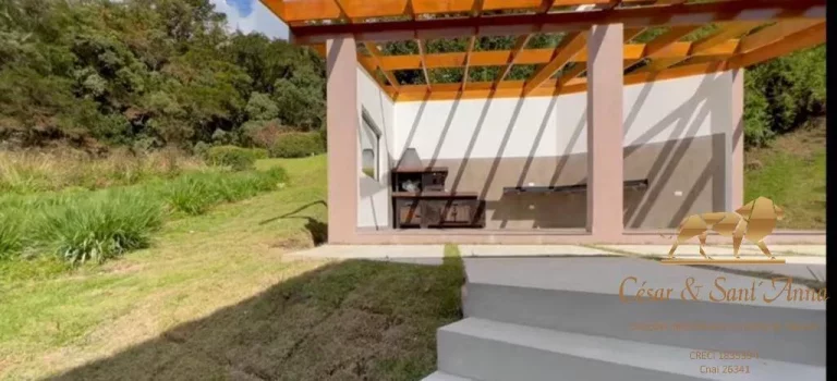 Imagem Linda Casa a Venda em Condomínio fechado em Campos do Jordão-SP