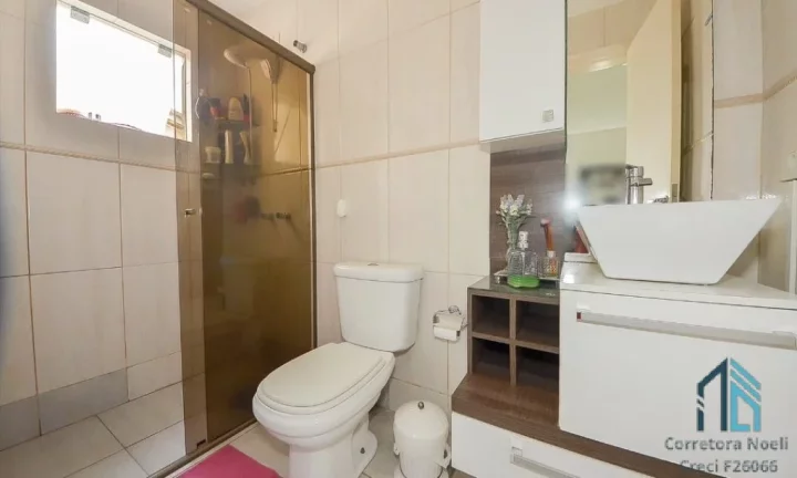 Imagem Sobrado lindo, Semi mobiliado, 03 quartos c/suíte, área gourmet, no Xaxim em Curitiba - PR