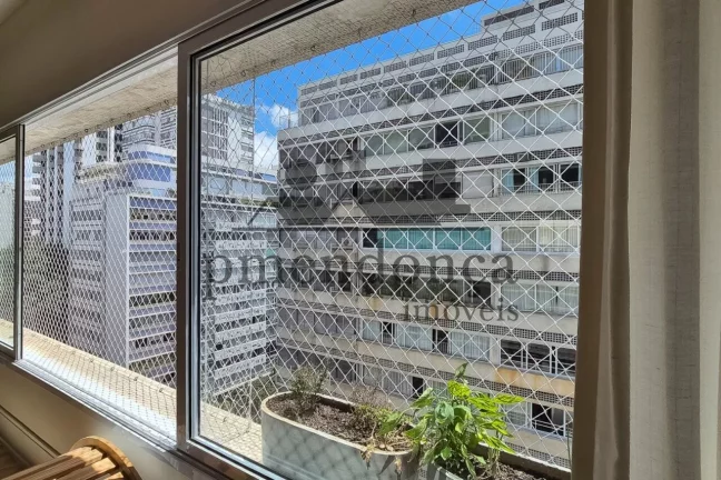 Imagem Apartamento venda Avenida Higienopolis com 3 quartos ( 1 sui­te ) e 1 vaga, 186 m2