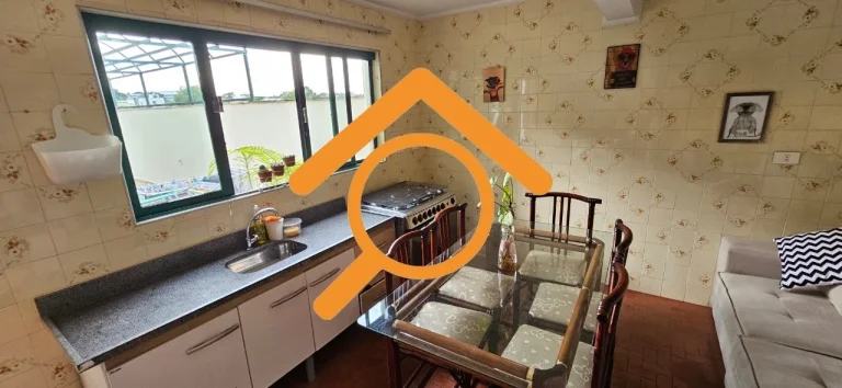 Imagem Casa Comercial para Locação em Interlagos, São Paulo - 2 Quartos, 1 Sala, 2 Banheiros, 4 Vagas de Garagem - 175m²