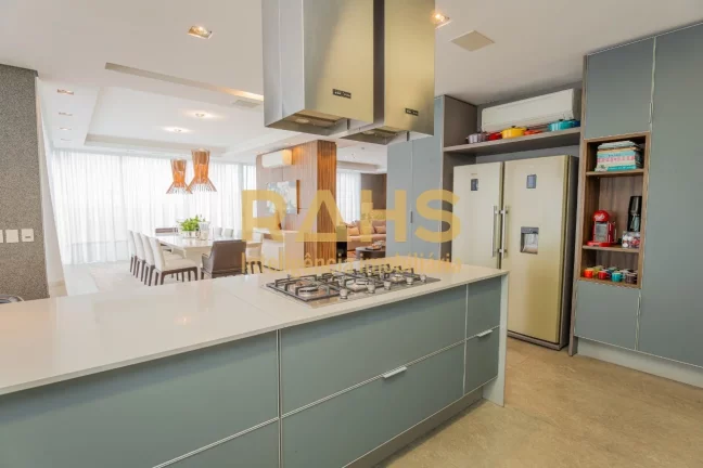 Imagem Cobertura Duplex com incríveis 500 m² privativos e 4 vagas de garagem. A cobertura conta com ampla...