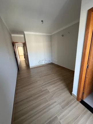 Imagem Sobrado com 145 M², 3 suítes sendo 2 com sacada privativa, ampla sala iluminada, cozinha espaçosa...