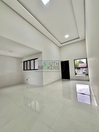 Casa com 3 Quartos 1 Suíte, Pé Direito Duplo e Amplo Quintal - em São José