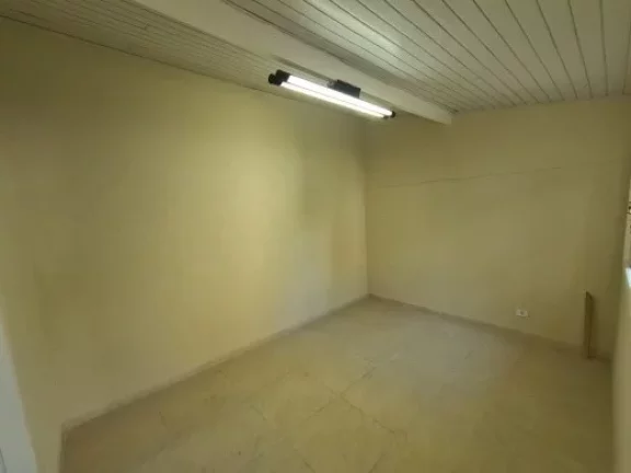 Imagem Casa à venda no Centro de Ubatuba-SP: 4 quartos, 2 suítes, 1 sala, 3 banheiros, 3 vagas de garagem - 210m² de área.