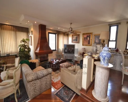 Imagem Excelente apartamento, living para 3 ambientes, com lareira, piso em tabuas largas, ampla varanda, 3...