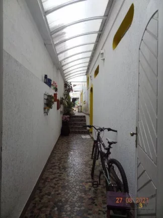 Imagem Sobrado à venda no Jaguaré São Paulo SP com 3 dormitórios, 1 suíte, 2 vagas de garagem e amplo quintal.