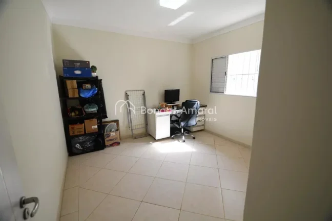Imagem Esta casa é uma excelente opção para quem busca conforto e funcionalidade. Com três quartos, sen...