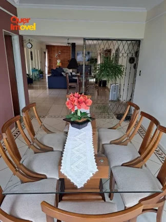 Imagem Casa à venda no Jardim Recreio, Ribeirão Preto-SP: 3 quartos, 3 suítes, 5 salas, 4 banheiros, 5 vagas, 450m². Quer Imóvel Negócios Imobiliários.
