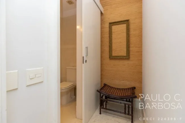 Imagem Rua Araguari com 3 Suítes - 4 Vagas - 243m²