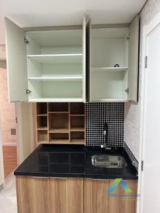 Imagem Lindo apartamento semi mobiliado recém reformado com fino padrão de acabamento.