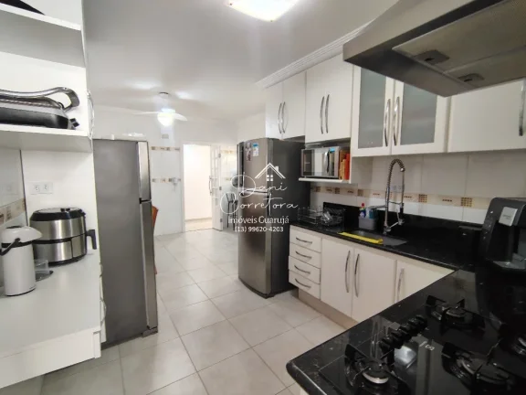 Imagem Apartamento reformado com vista, 50 metros da praia nas Pitangueiras: 3 quartos, 1 suíte, 2 salas, 3 banheiros, 1 vaga, 134m²!