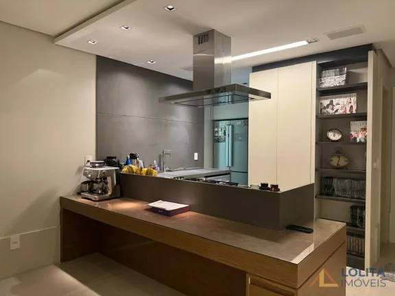 Apartamento à Venda no Centro, 3 quartos e 3 vagas em Florianópolis/SC.