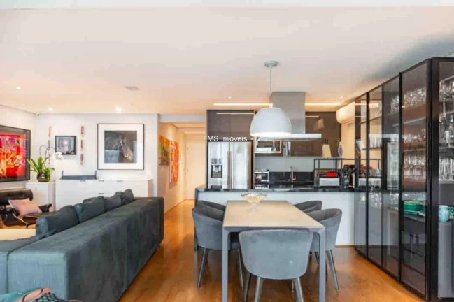 Imagem Apartamento à venda na Vila Nova Conceição, com 2 Quartos sendo 1 Suíte, 2 Salas, 3 Vagas e 160m² de Área