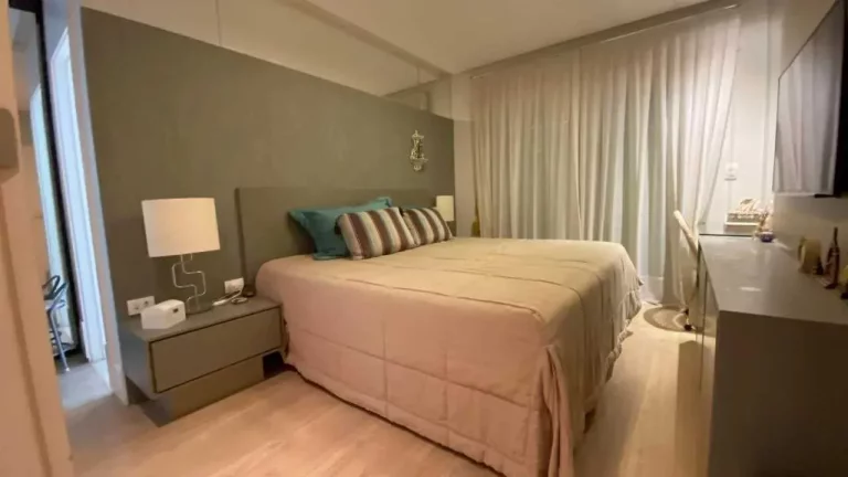 Imagem Apartamento vista mar mobiliado com 3 suítes e 3 vagas de garagem no Centro de Balneário Camboriú