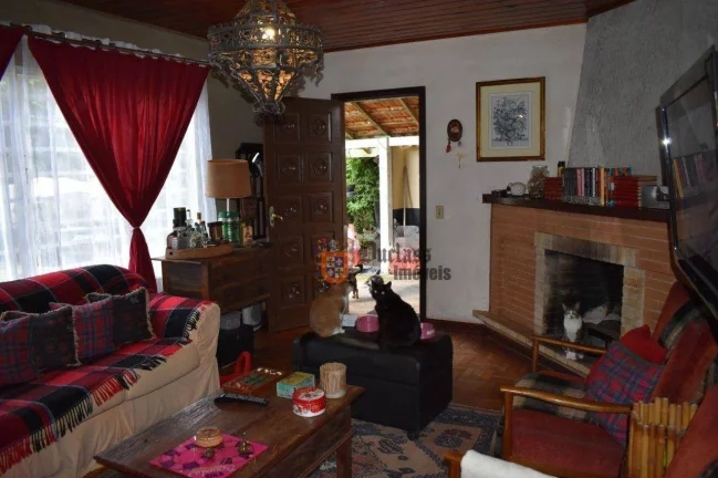 Imagem Casa com 4 dormitórios à venda, 222 m² por R$ 960.000 - Vila Abernéssia - Campos do Jordão/SP