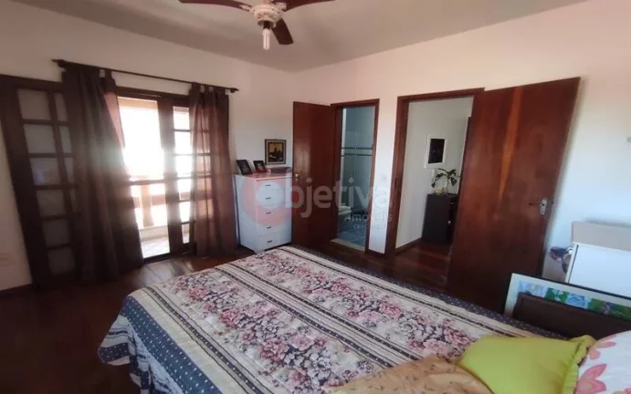 Imagem Casa independente a venda de 5 quartos no cond. dos Pássaros em Cabo Frio