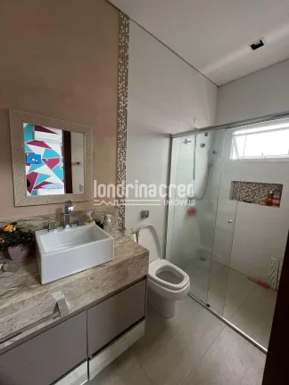 Imagem Casa Térrea de Alto Padrão no Condomínio Pitanguá em Londrina, 3 Suítes, 279m² Construídos, Lazer Completo e Localização Privilegiada Próx. Catuaí